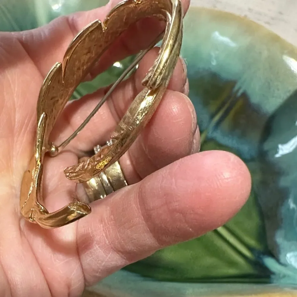Vintage Signed MONET Brushed Gold Tone Wreath Brooch